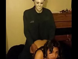 Армянка испугалась грабителя и сразу сняла трусы чтобы не злить его